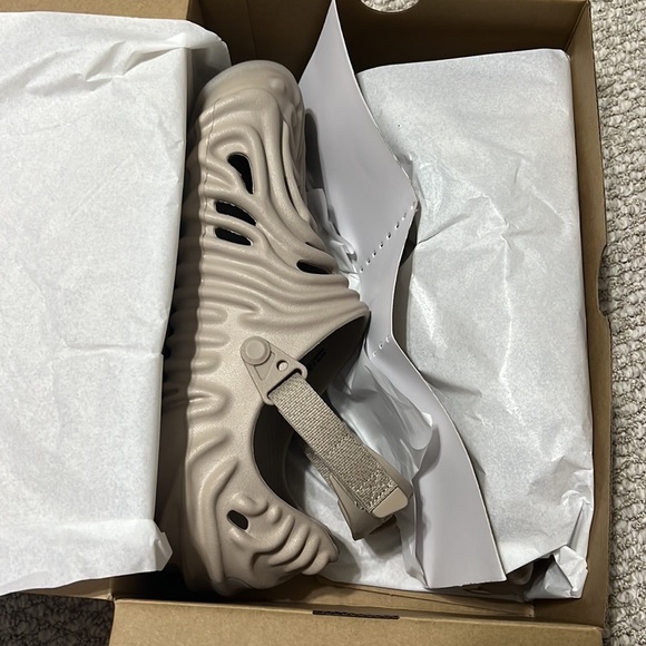 CROCS SALEHE BEMBURY HORCHATA SIZE 11 - Picture 3 of 7